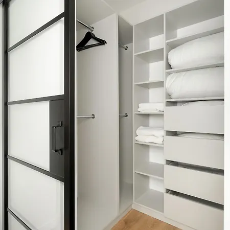 Nowoczesny Z Parkingiem W Sasiedztwie Starego Zoo By Renters *